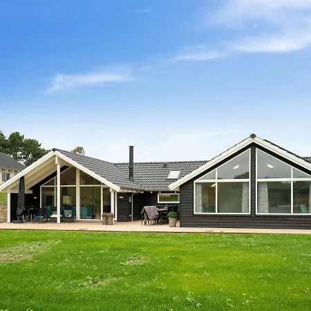 Holiday home Vara - 800m From The Sea In Sealand By Interhome