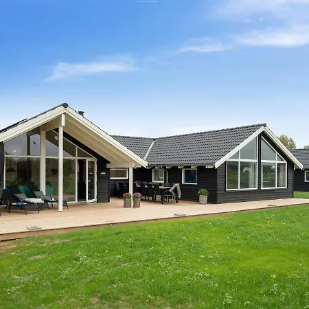 Holiday home Vara - 800m From The Sea In Sealand By Interhome